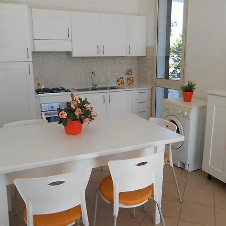 White Fronte Mare Baia *