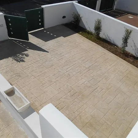White Fronte Mare Baia *