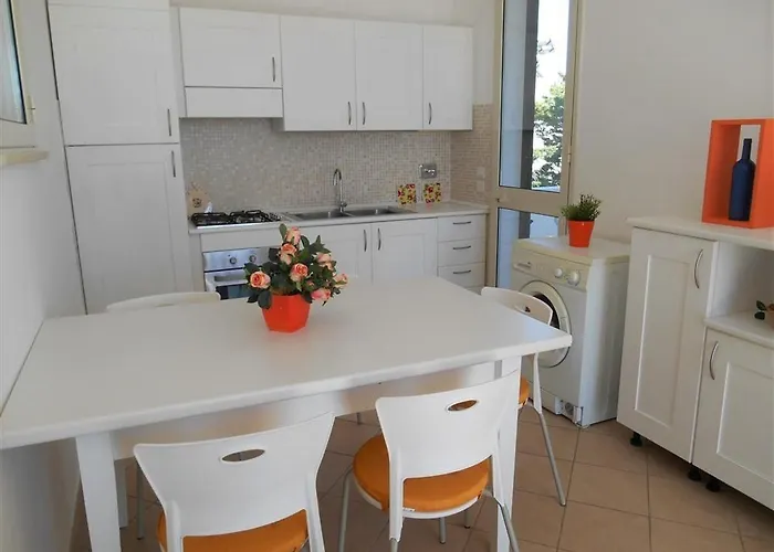 White Fronte Mare Baia *